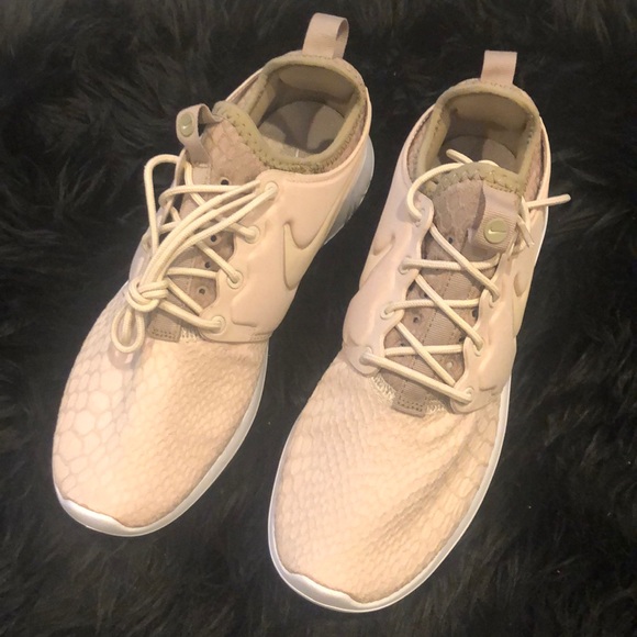 NWT Snakeskin Nike Roshe - Picture 2 of 5